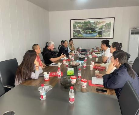 公司高層領(lǐng)導(dǎo)考察團赴易縣對冰柿產(chǎn)業(yè)展開深入調(diào)研